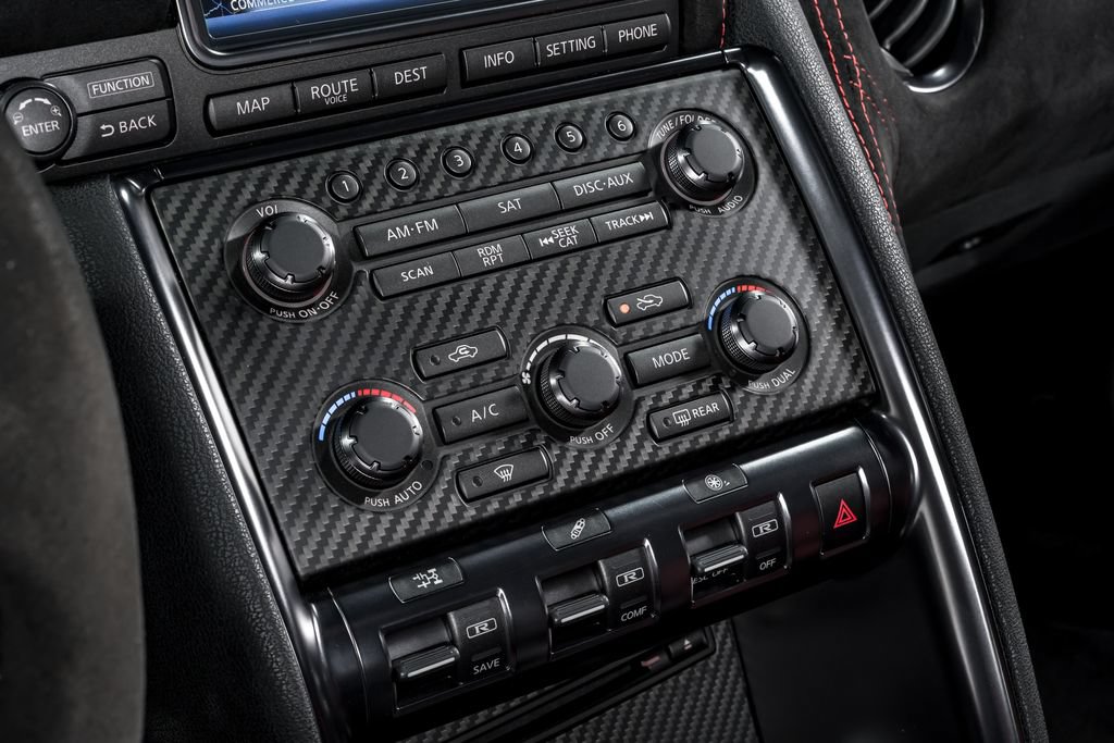 Used 2016 Nissan GT-R NISMO AWD/4WD image 24