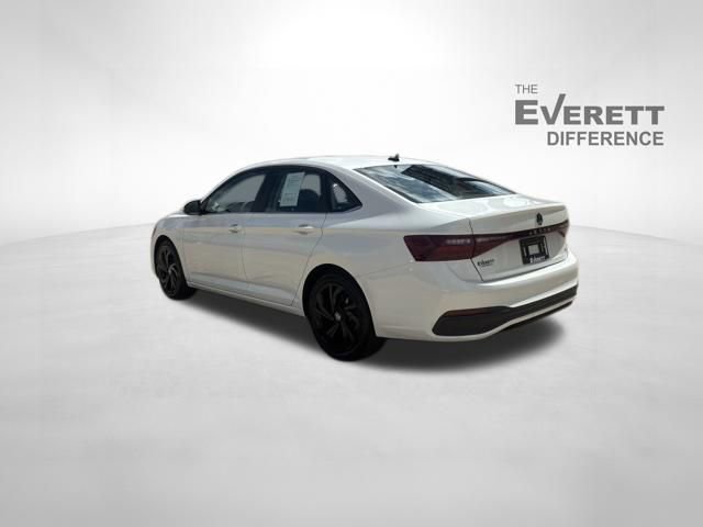 Used 2026 Volkswagen Jetta SE FWD image 5