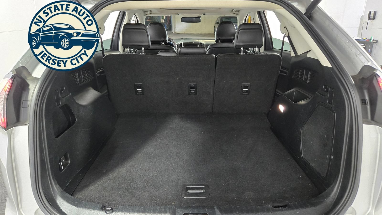 Used 2018 Ford Edge Titanium w/ Equipment Group 302A AWD/4WD image 36