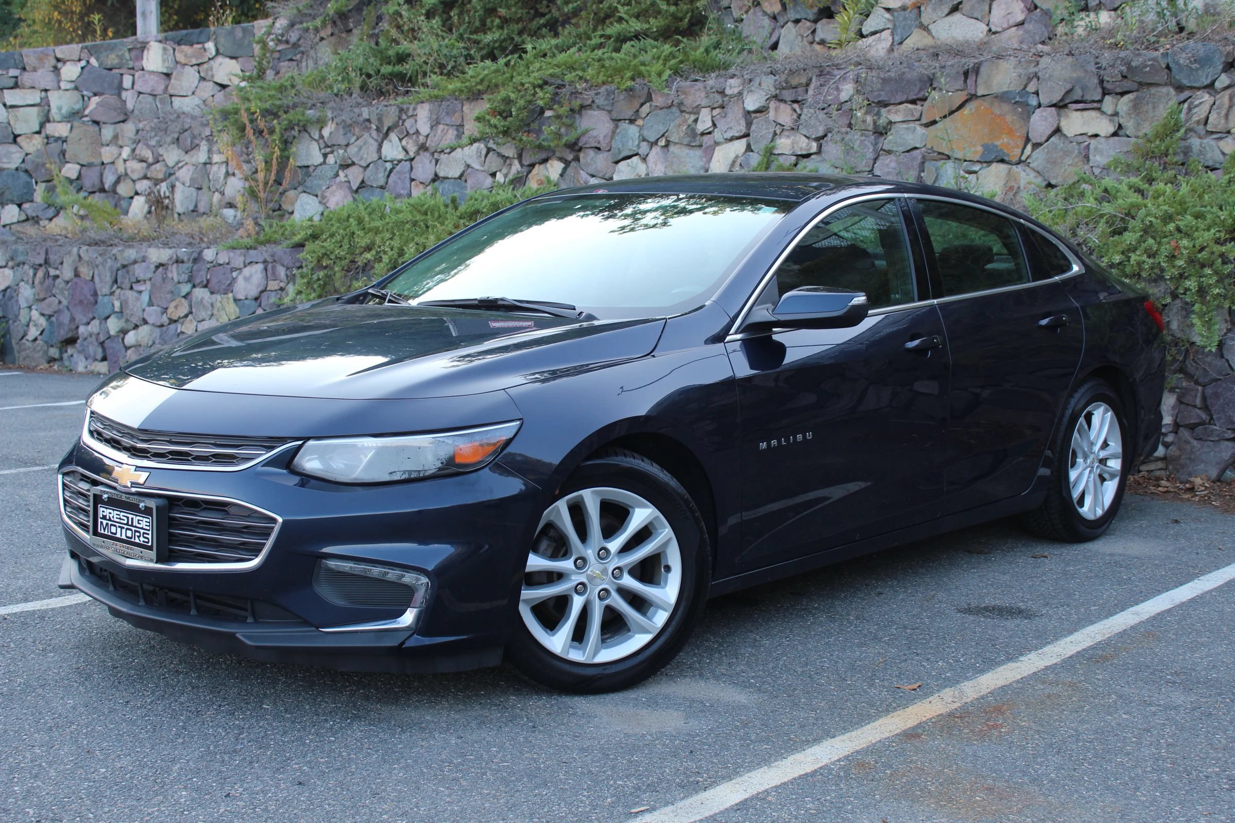 Used 2016 Chevrolet Malibu LT FWD image 2