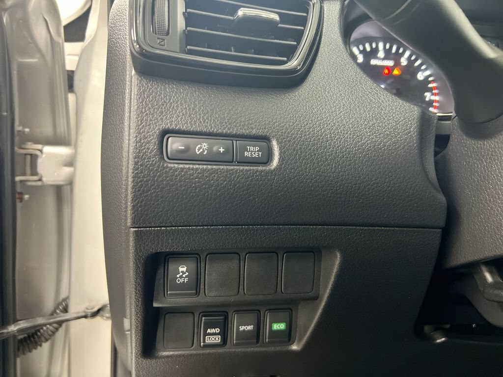 Used 2017 Nissan Rogue S AWD/4WD image 18