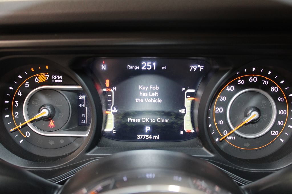 Used 2025 Jeep Wrangler Unlimited Sahara AWD/4WD image 34