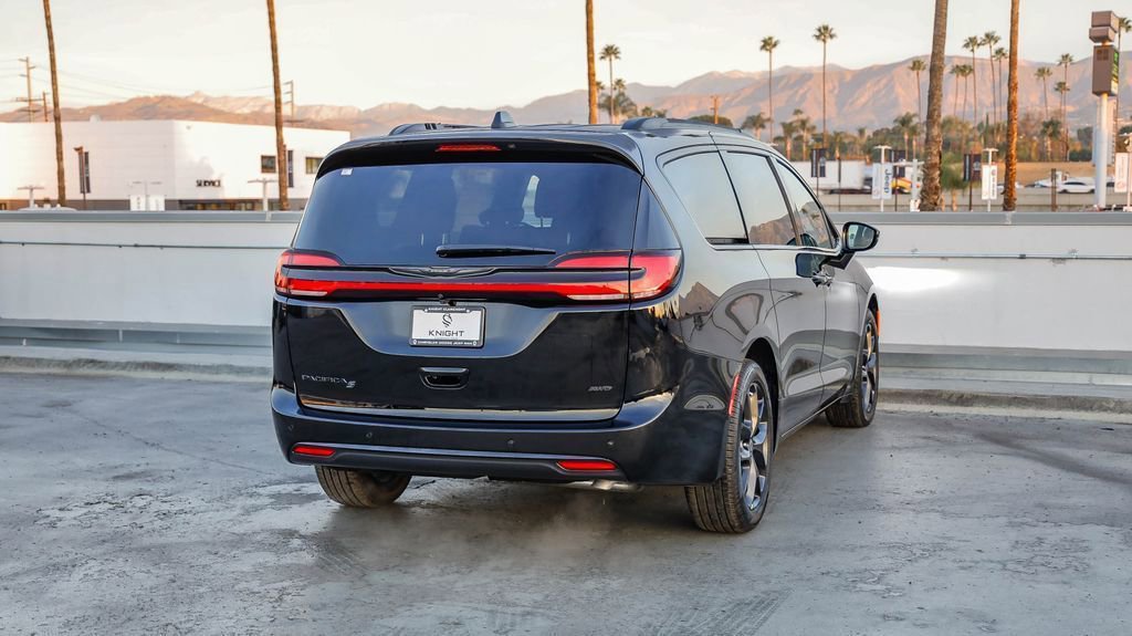 New 2026 Chrysler Pacifica Select w/ S Appearance Package image 9