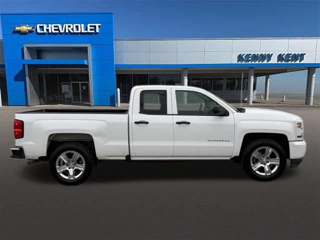 Used 2018 Chevrolet Silverado 1500 Custom RWD image 3