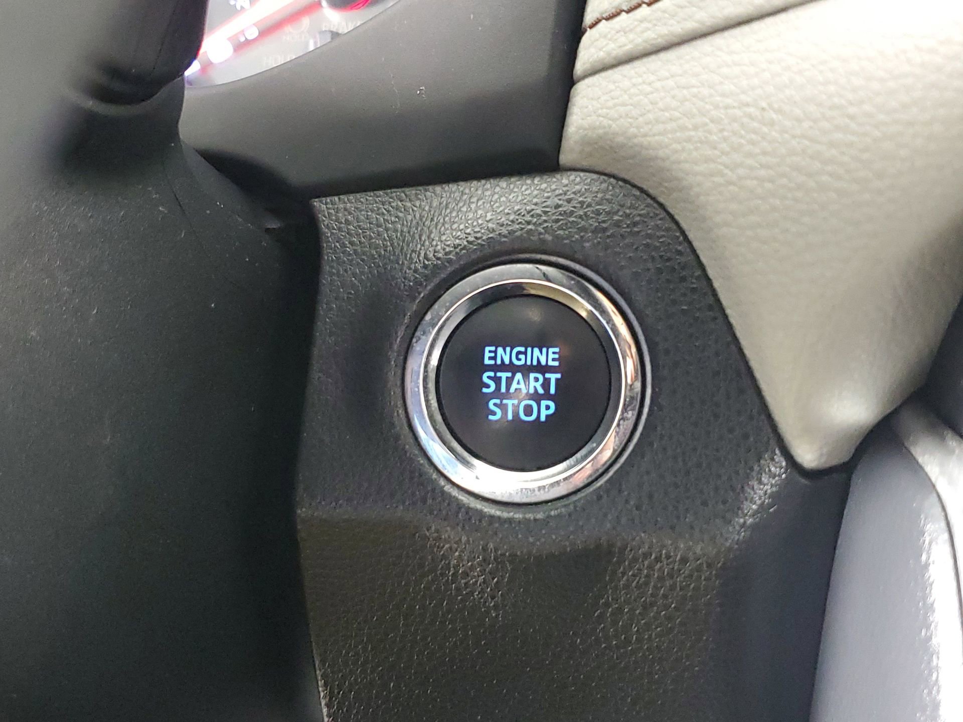 Used 2019 Toyota RAV4 XLE w/ Convenience Package image 44