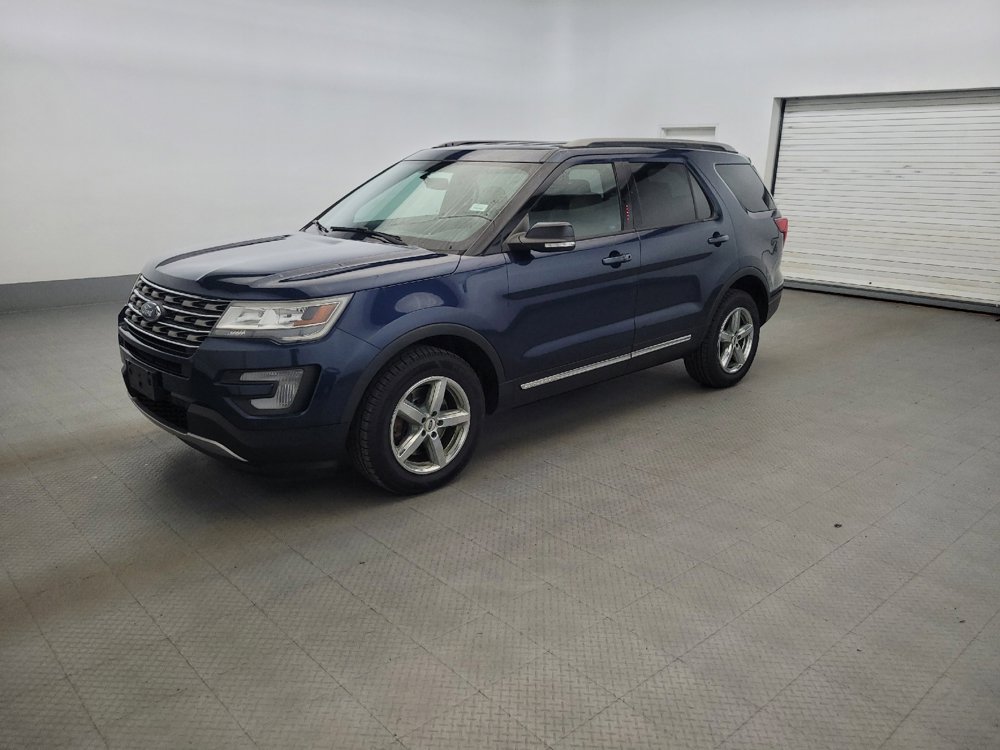 Used 2017 Ford Explorer XLT w/ Equipment Group 202A AWD/4WD image 2