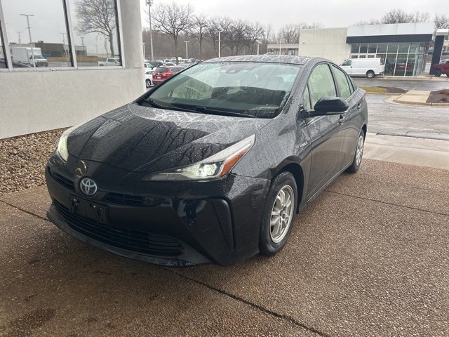 Used 2020 Toyota Prius LE image 1