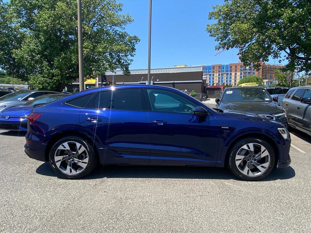 Used 2022 Audi e-tron Premium w/ Convenience Plus Package AWD/4WD image 2