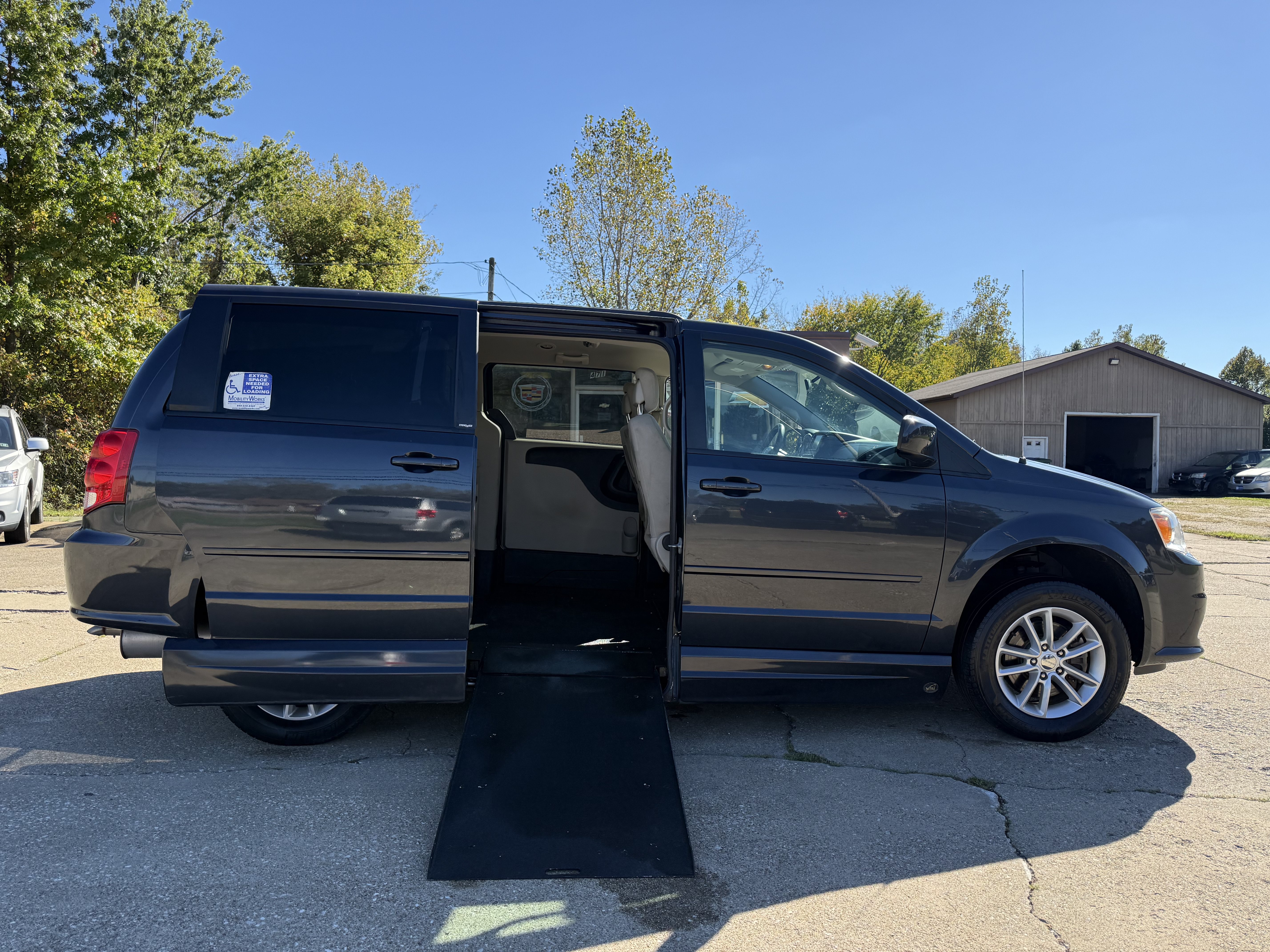 Used 2013 Dodge Grand Caravan SXT FWD image 27