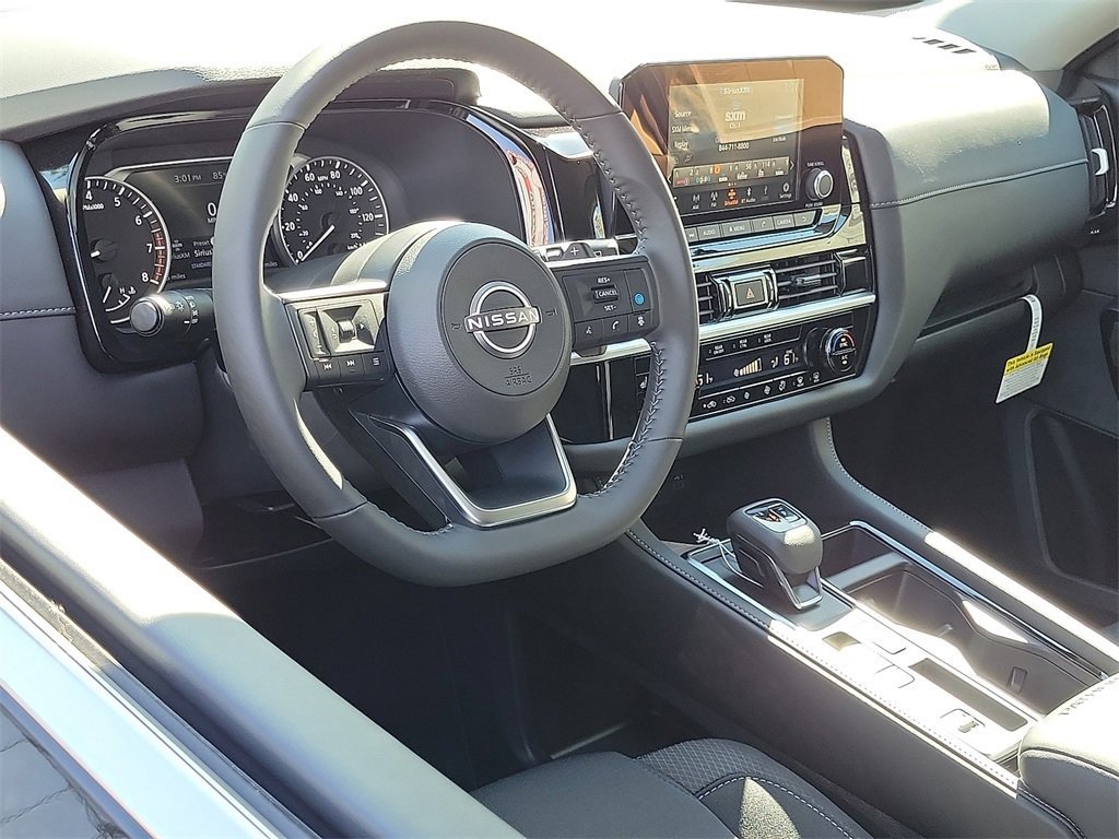 New 2025 Nissan Pathfinder SV image 4