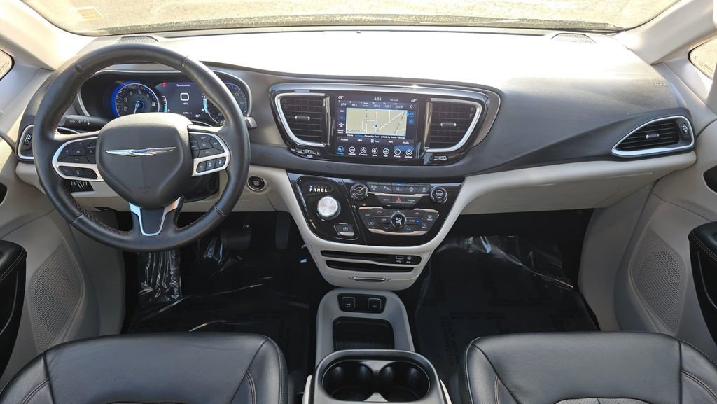 Used 2020 Chrysler Pacifica Touring-L image 19