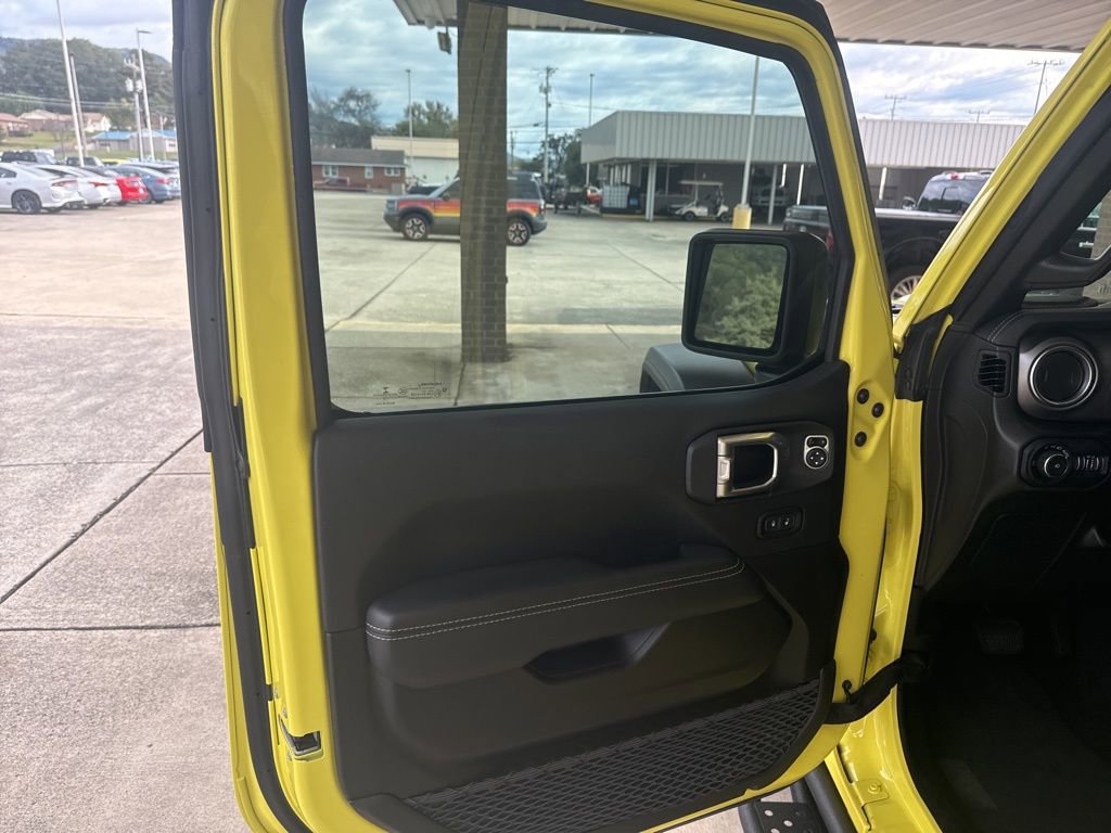 Used 2022 Jeep Wrangler Unlimited Rubicon w/ Steel Bumper Group image 19