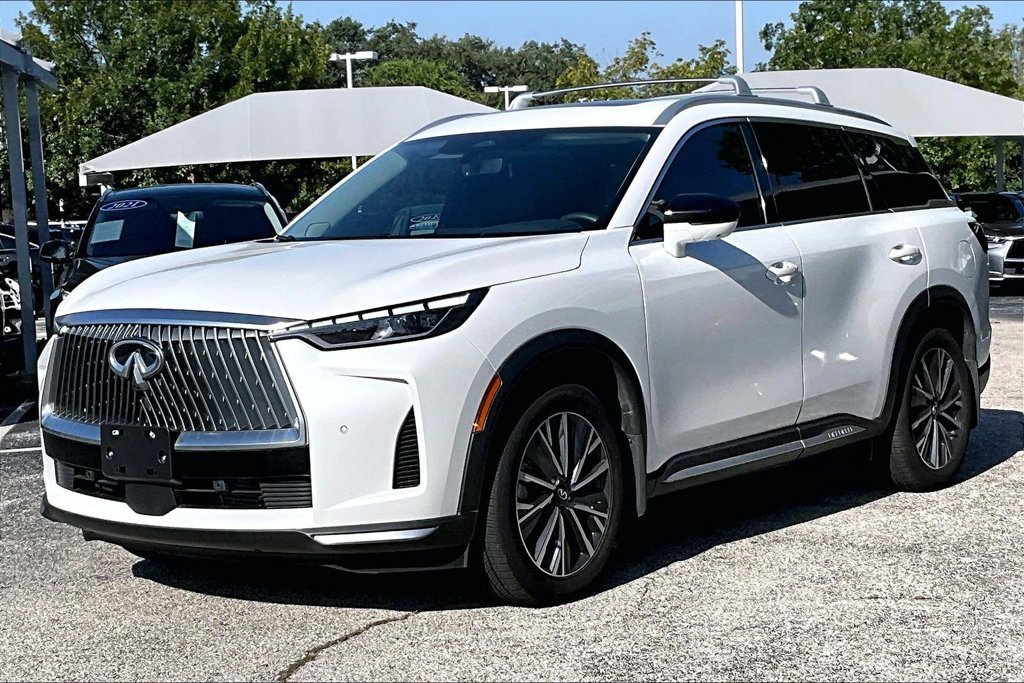 Used 2026 INFINITI QX60 Luxe w/ Cargo Package FWD image 2