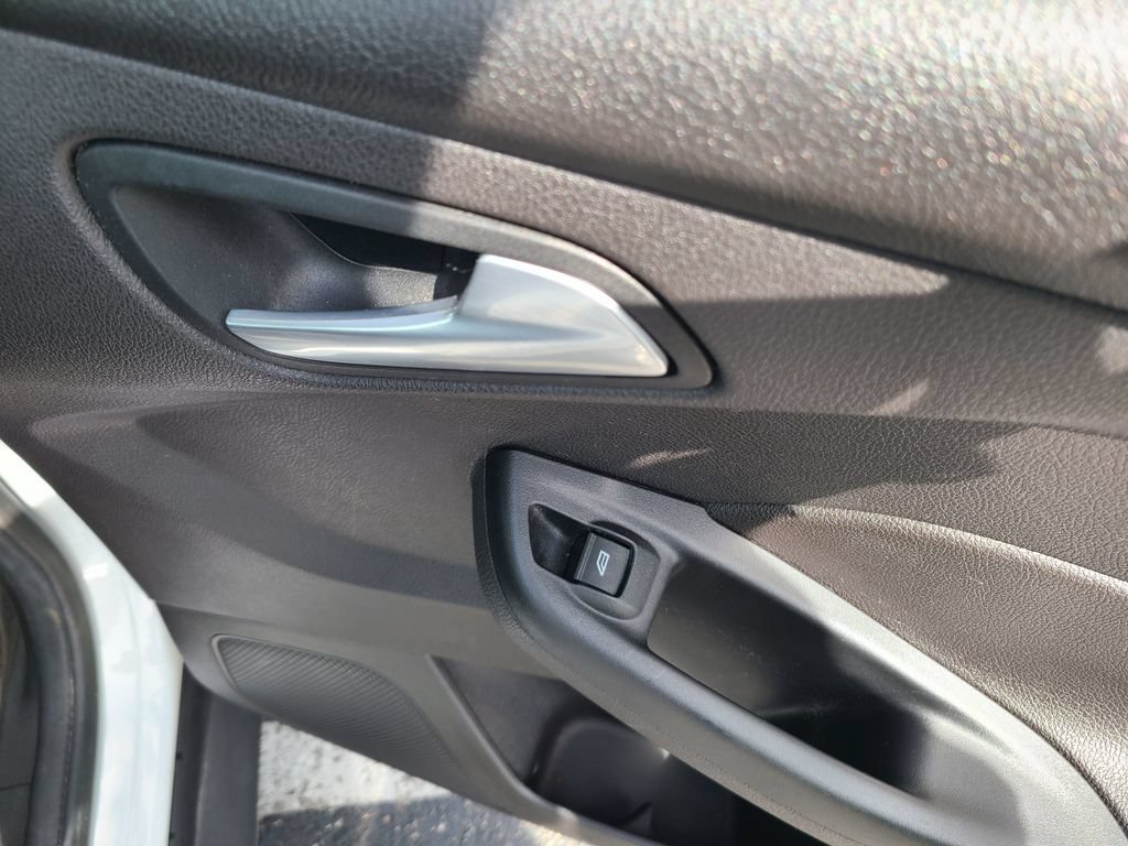 Used 2017 Ford Focus SE FWD image 14