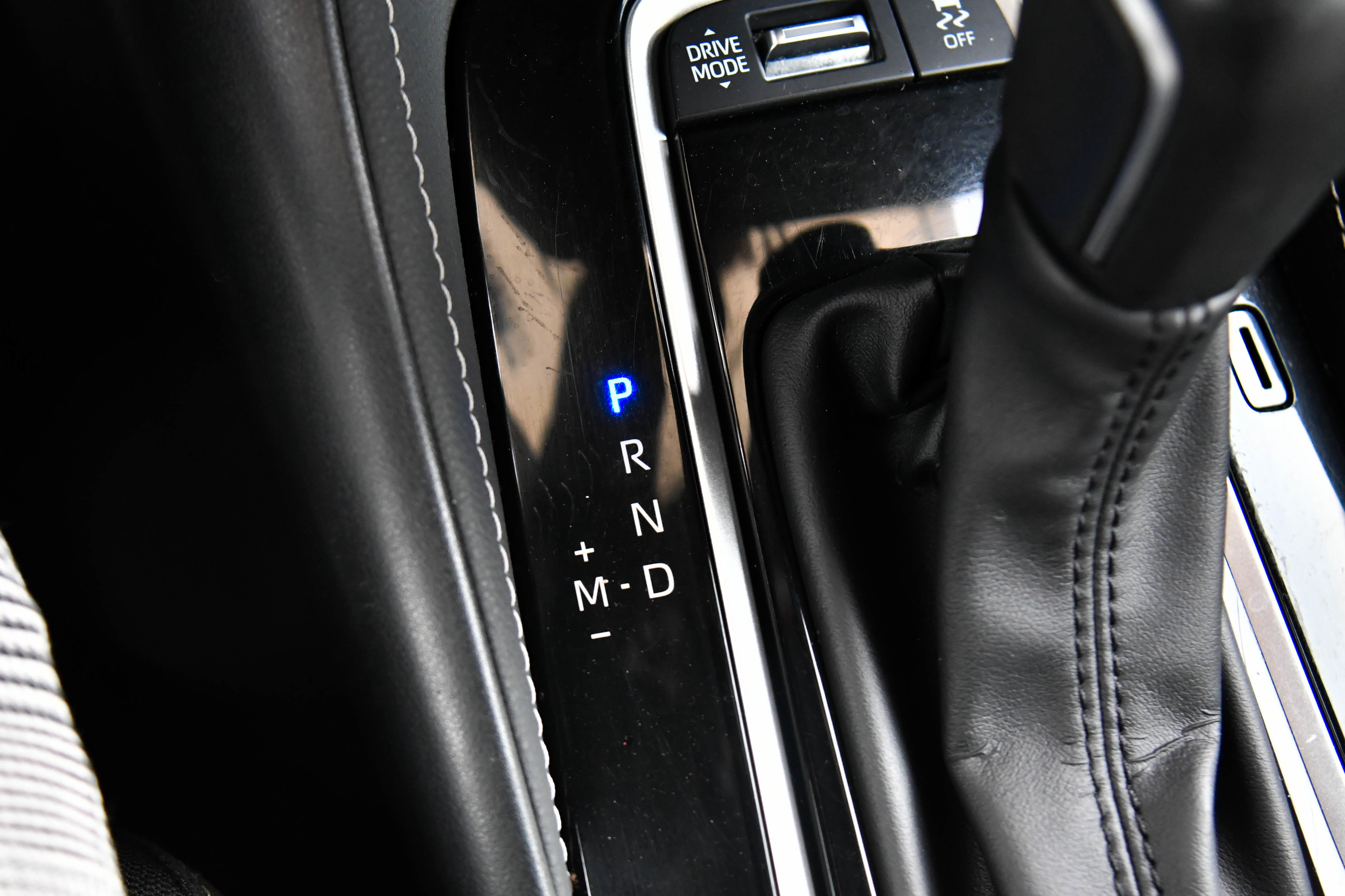 Used 2024 Toyota Corolla SE w/ SE Package image 28