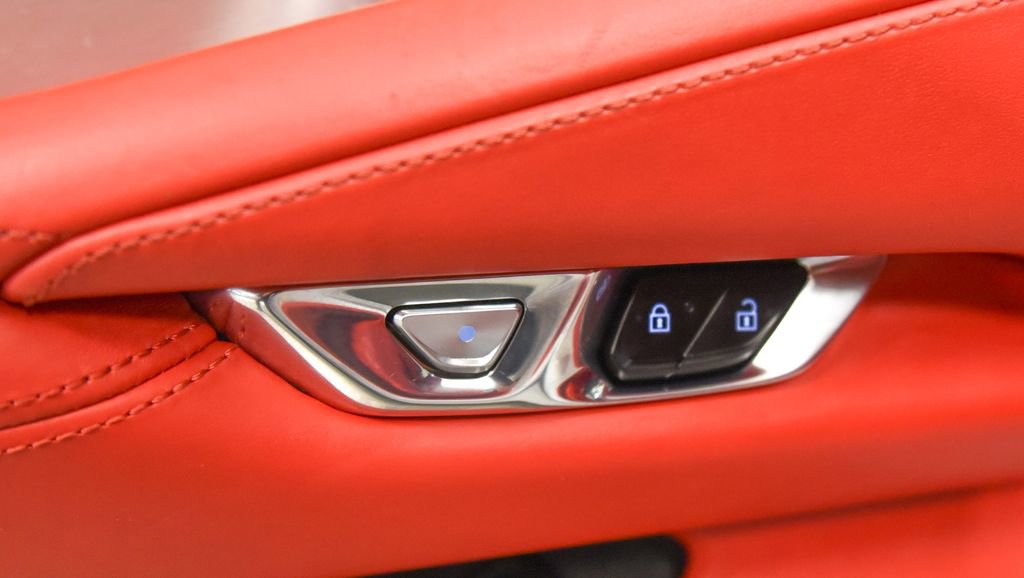 Used 2024 Chevrolet Corvette Stingray Premium Conv w/ Z51 Performance Package image 17