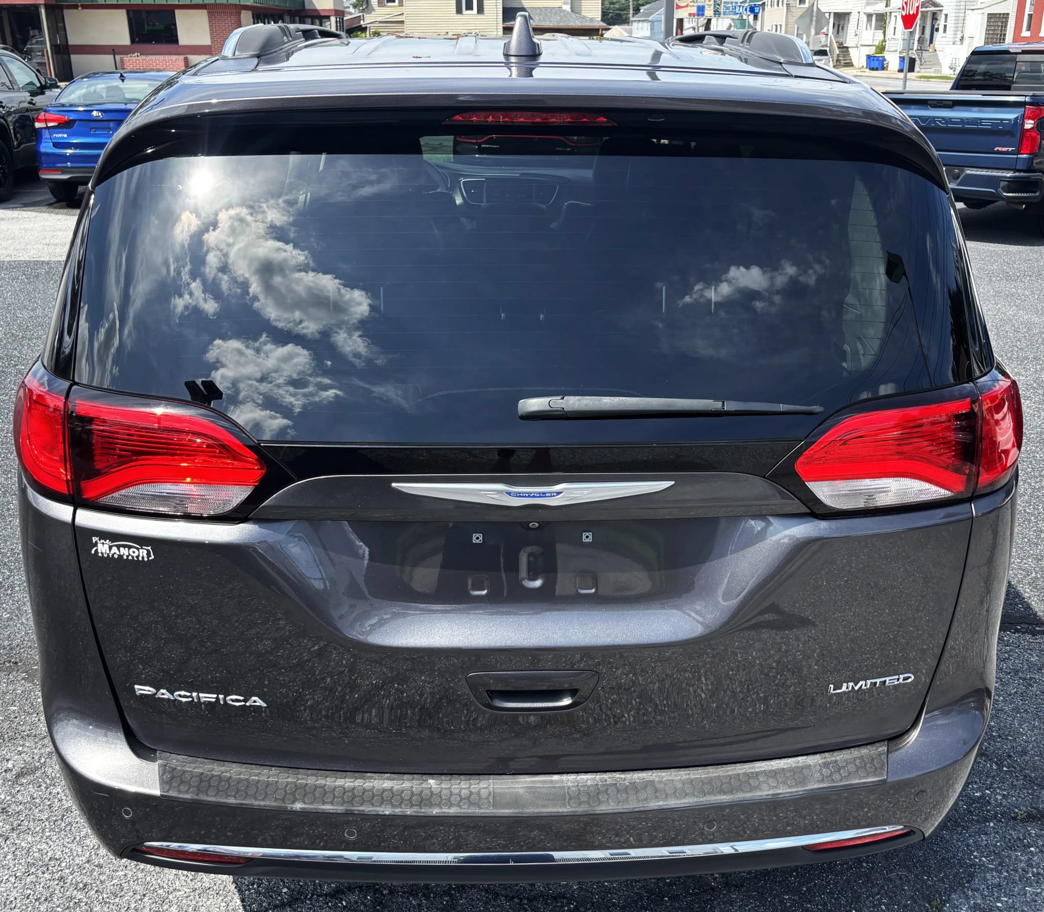 Used 2018 Chrysler Pacifica Limited w/ Advanced Safetytec Group FWD image 37