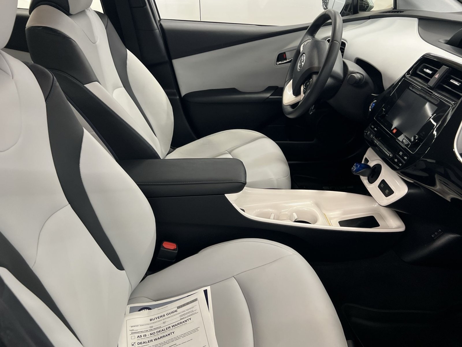 Used 2017 Toyota Prius Four Touring w/ Premium Convenience Package FWD image 23