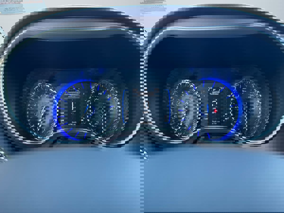 Used 2021 Chrysler Voyager LX image 12