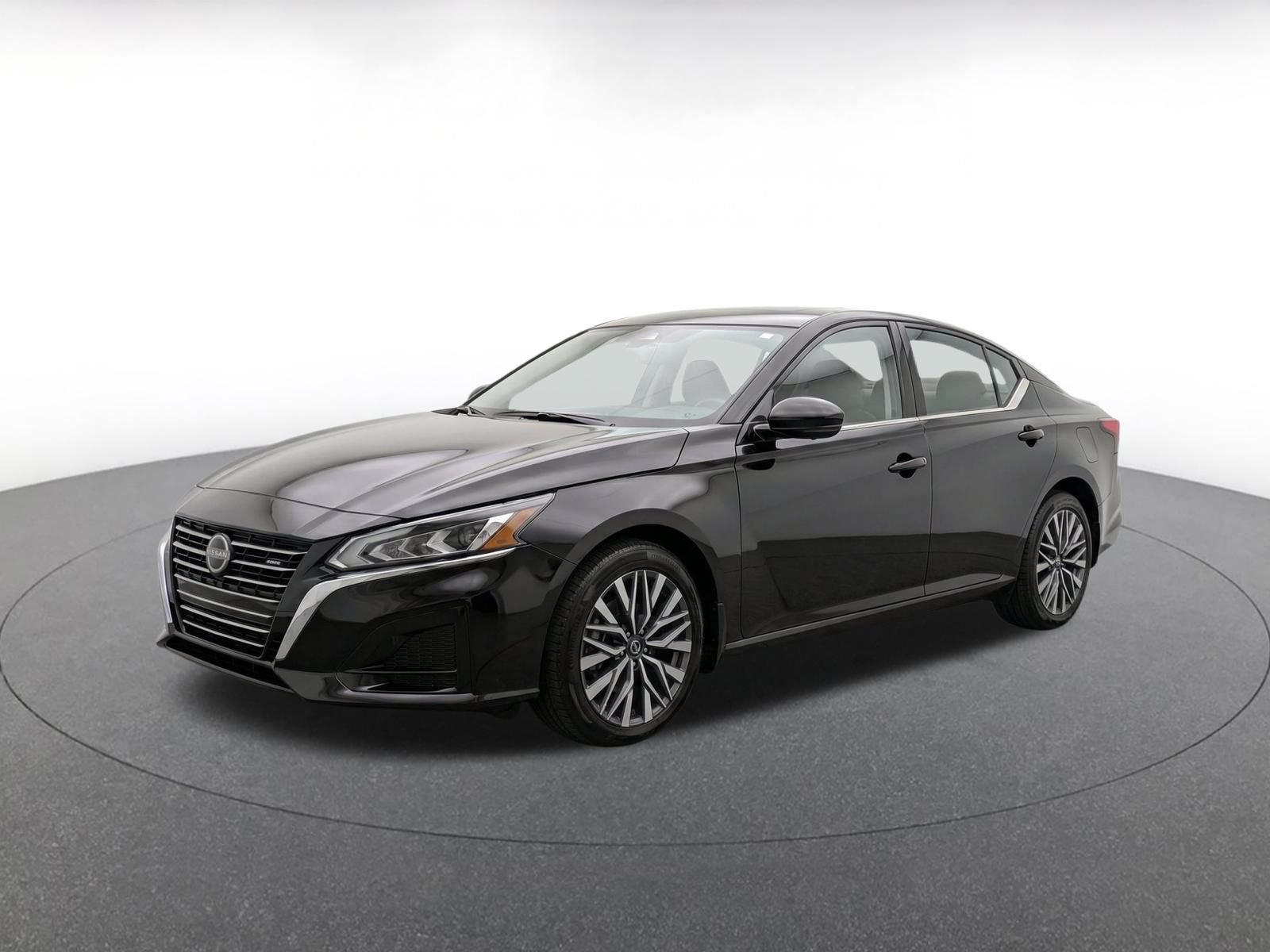 Used 2025 Nissan Altima 2.5 SV FWD image 3