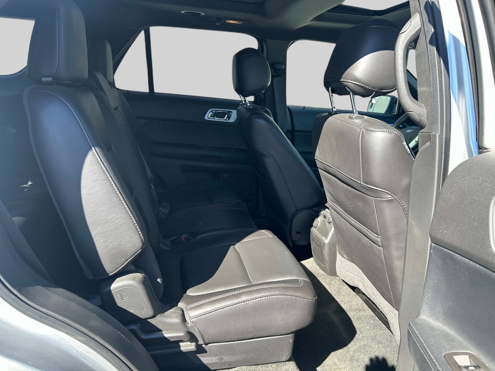 Used 2014 Ford Explorer XLT w/ Equipment Group 202A image 13