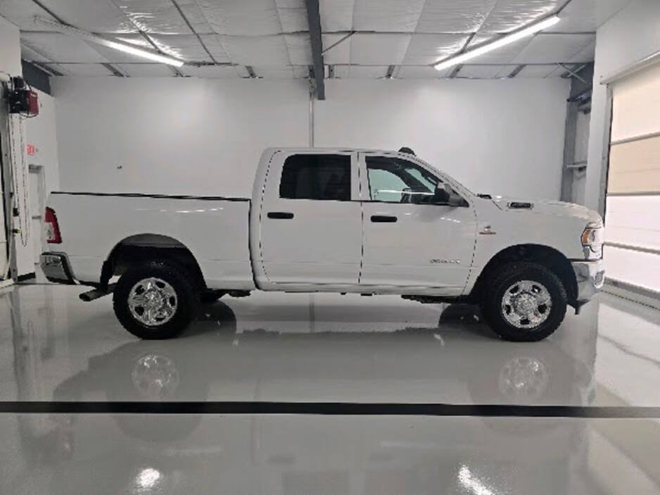 Used 2022 RAM 2500 Tradesman w/ Chrome Appearance Group AWD/4WD image 11