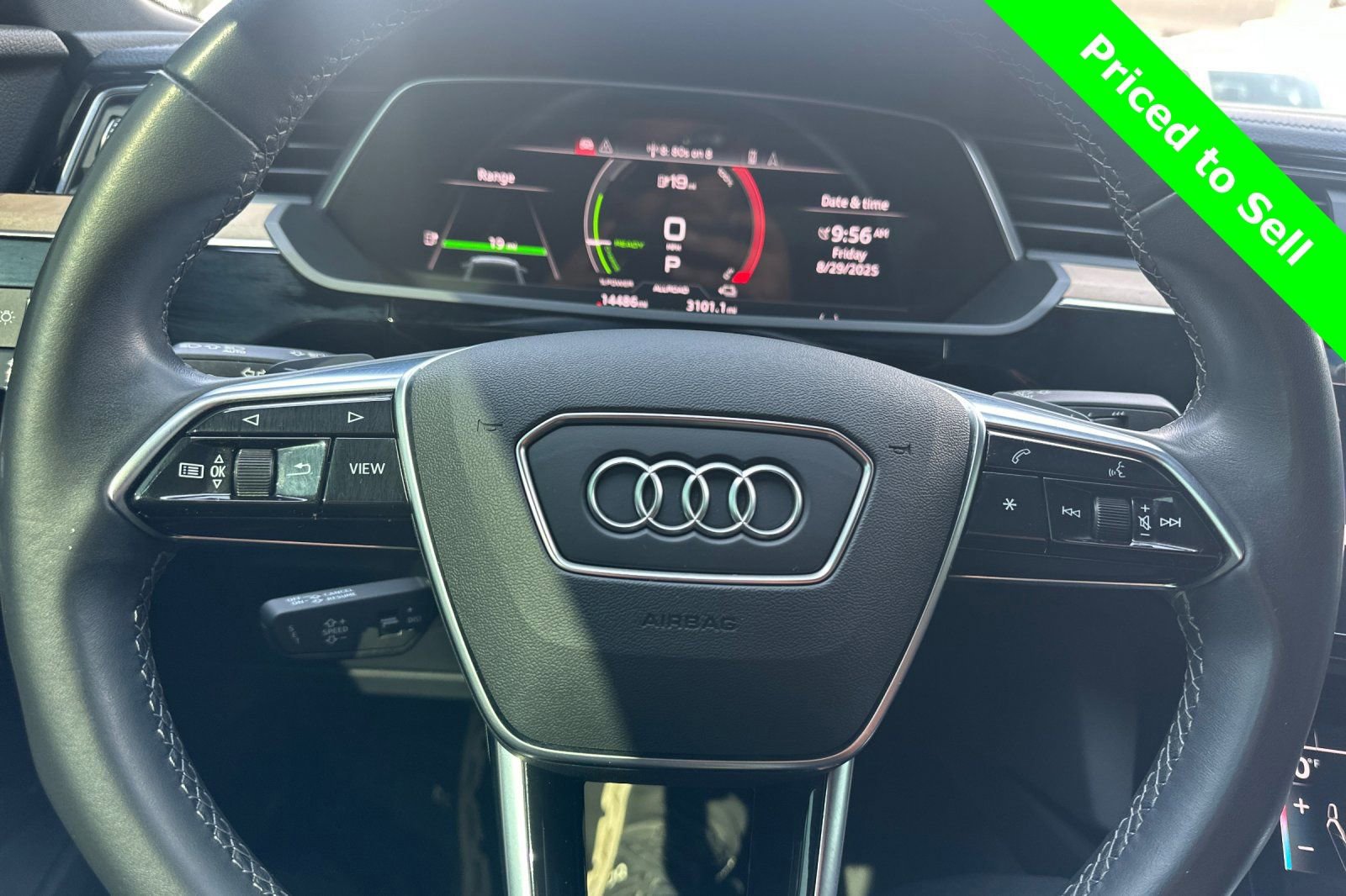 Used 2024 Audi Q8 e-tron Premium image 30