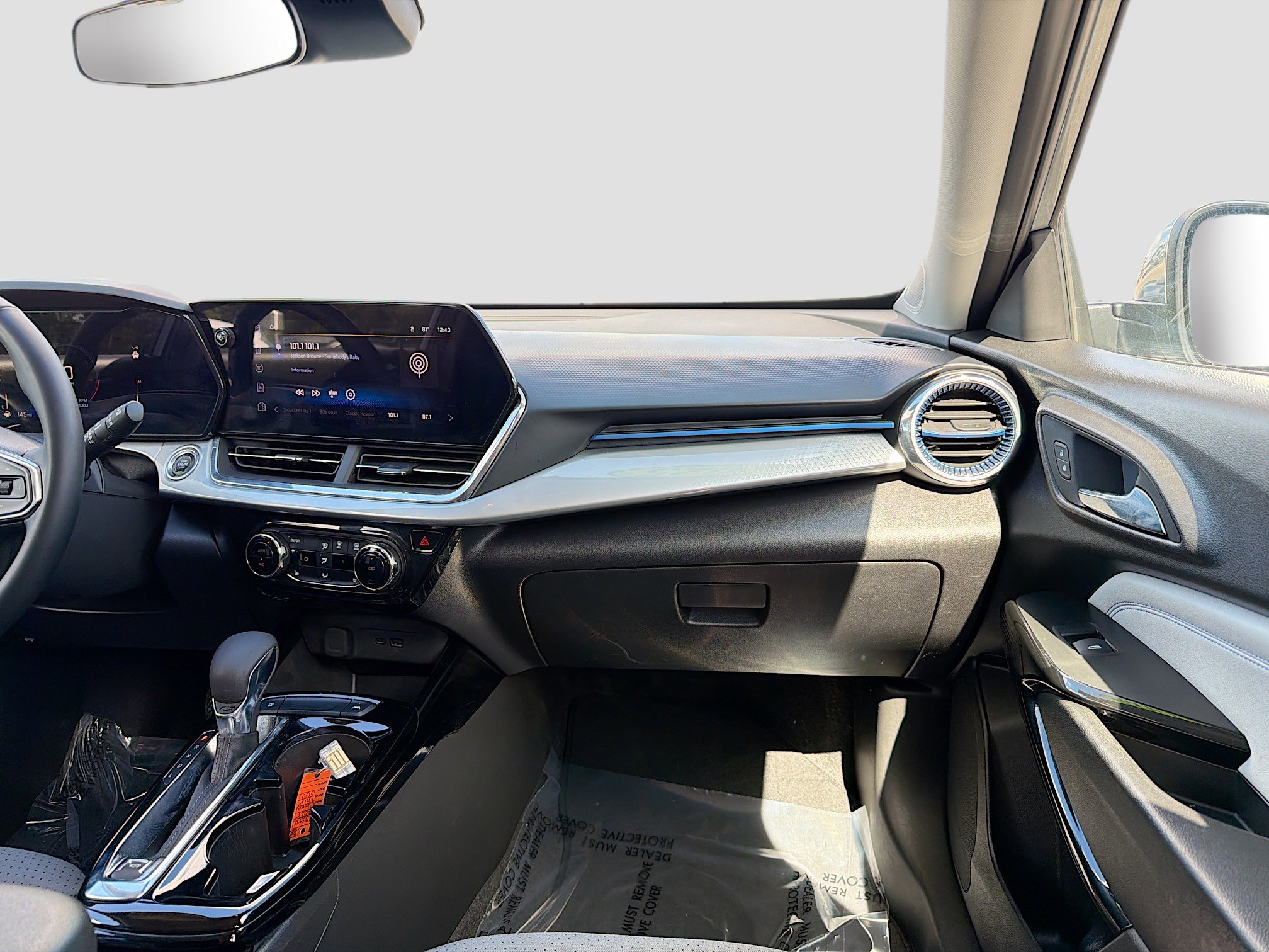 Used 2025 Chevrolet Trax LT w/ LT Convenience Package image 17