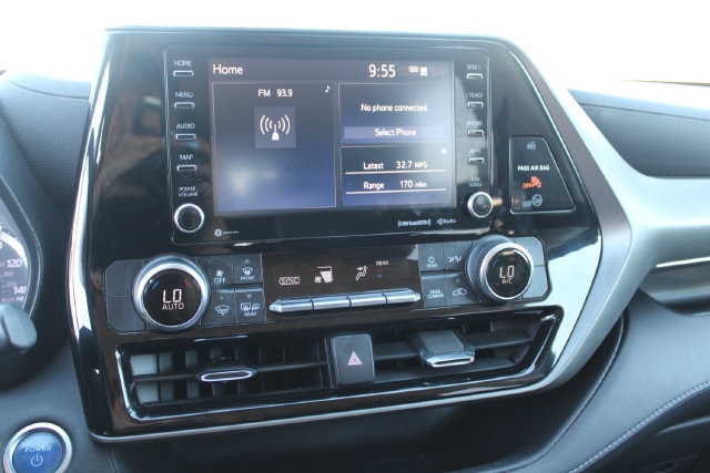 Used 2020 Toyota Highlander LE FWD image 24