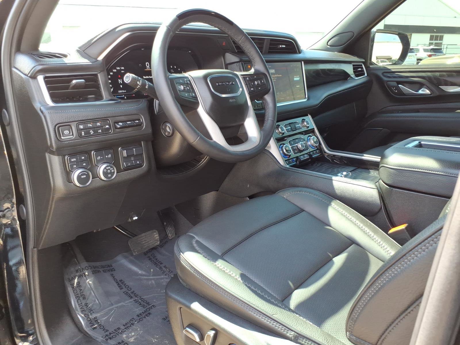 Used 2024 GMC Yukon XL Denali w/ Advanced Technology Package image 14