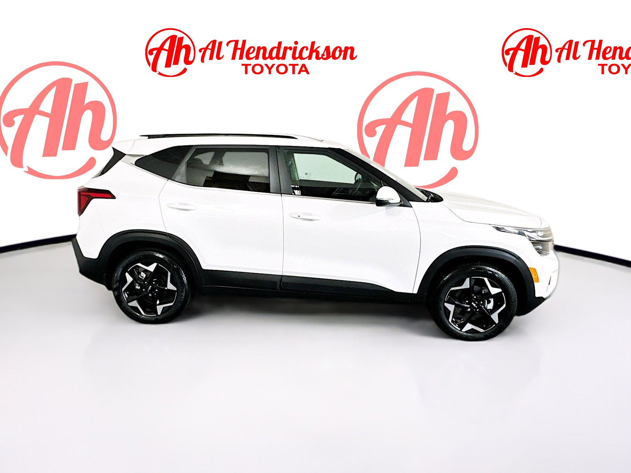 Used 2025 Kia Seltos EX w/ EX Sunroof Package image 2