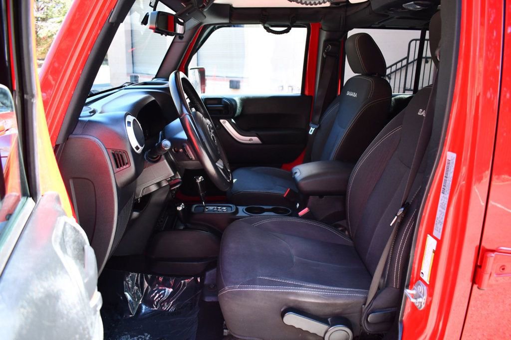 Used 2018 Jeep Wrangler Unlimited Sahara w/ Connectivity Group image 28