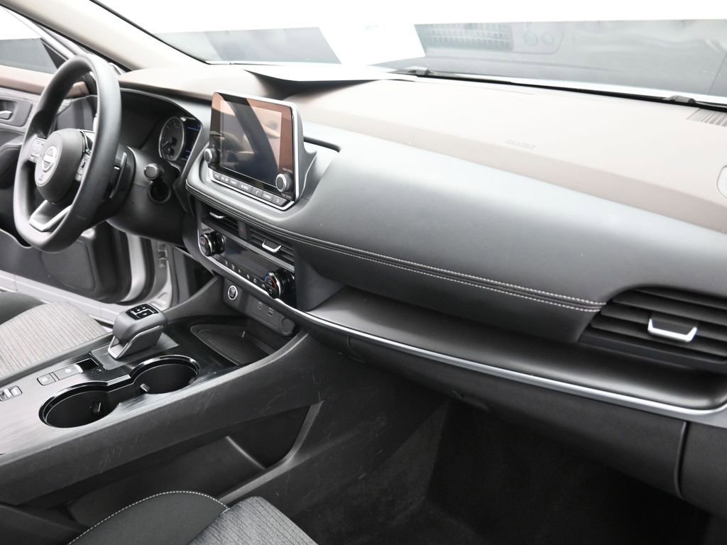 Used 2023 Nissan Rogue SV FWD image 14