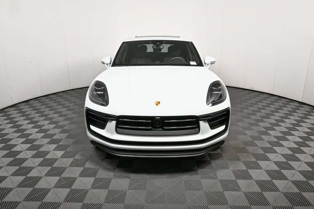 Used 2025 Porsche Macan image 37