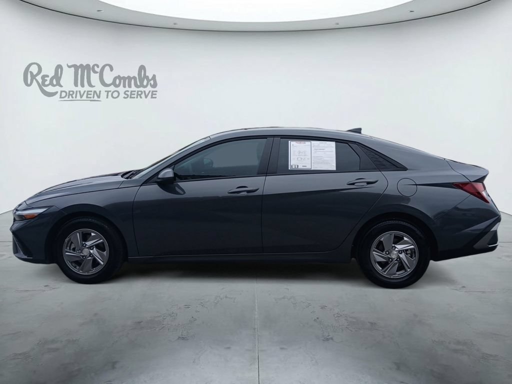 Used 2025 Hyundai Elantra SE FWD image 2