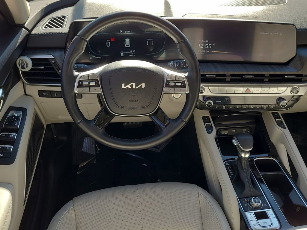 Used 2024 Kia Telluride EX w/ EX Captain's Chair Package image 15