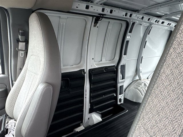 Used 2013 GMC Savana 1500 image 21