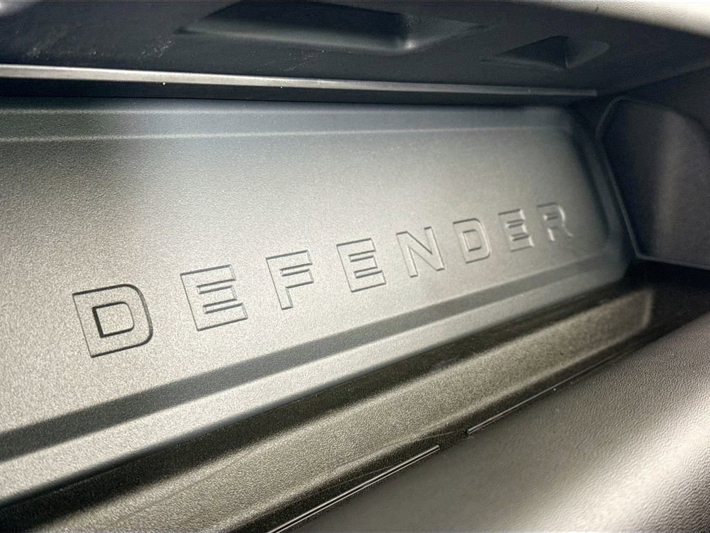 Used 2025 Land Rover Defender 130 S image 22