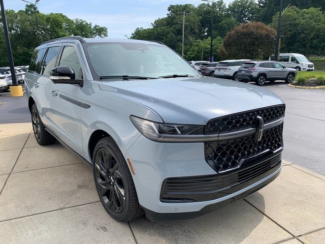 New 2027 Lincoln Navigator Reserve w/ Jet Appearance Package AWD/4WD image 9
