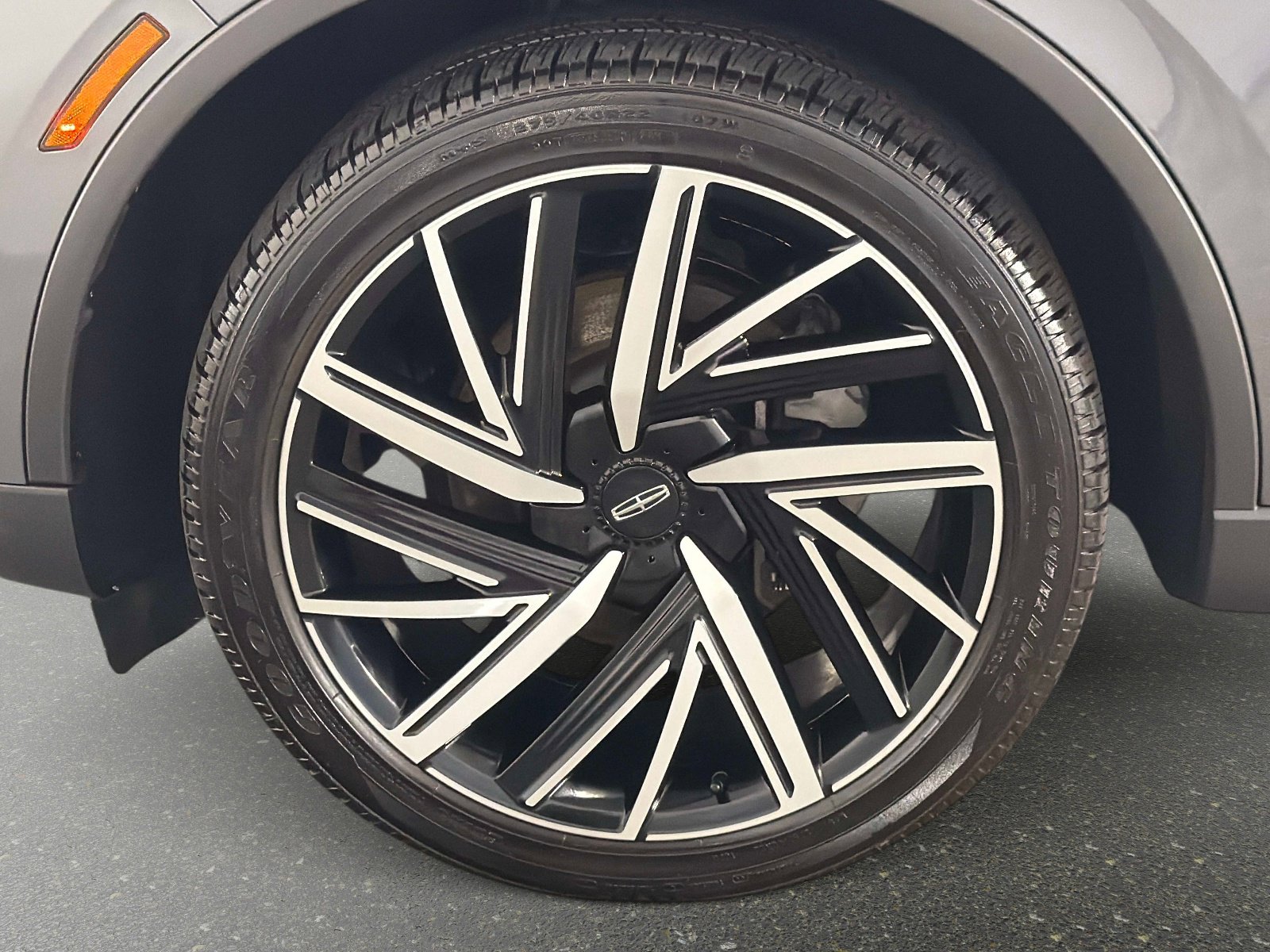 Used 2025 Lincoln Aviator Reserve w/ Equipment Group 201A AWD/4WD image 11