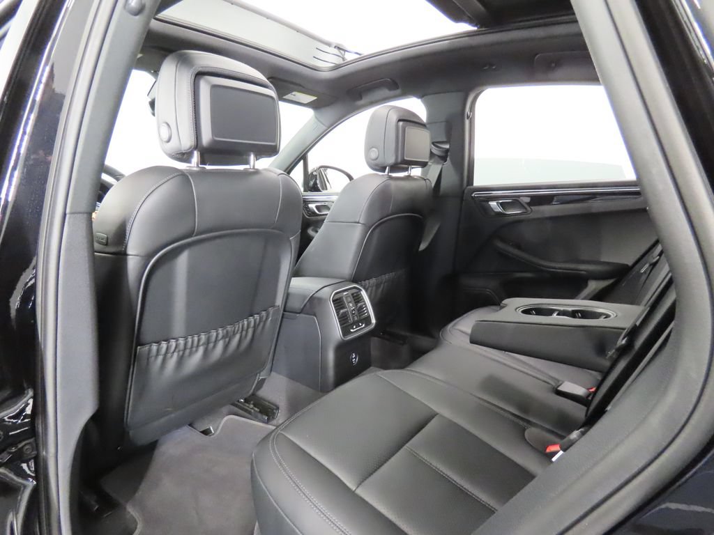 Certified 2026 Porsche Macan AWD/4WD image 45