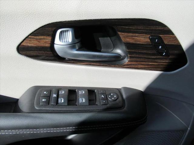 Certified 2024 Chrysler Pacifica Limited AWD/4WD image 27