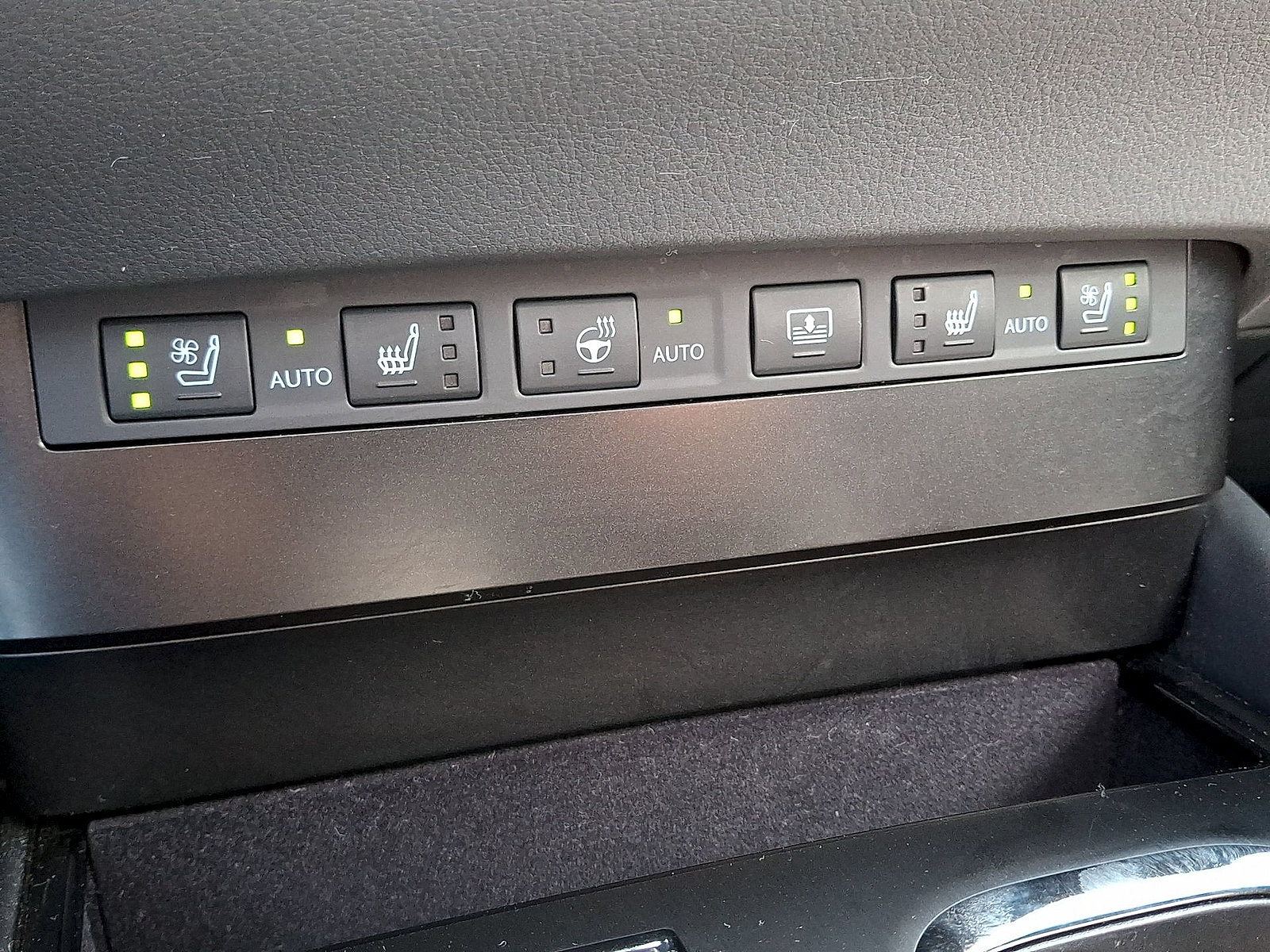 Used 2024 Lexus ES 350 w/ Accessory Package (Z1) FWD image 19