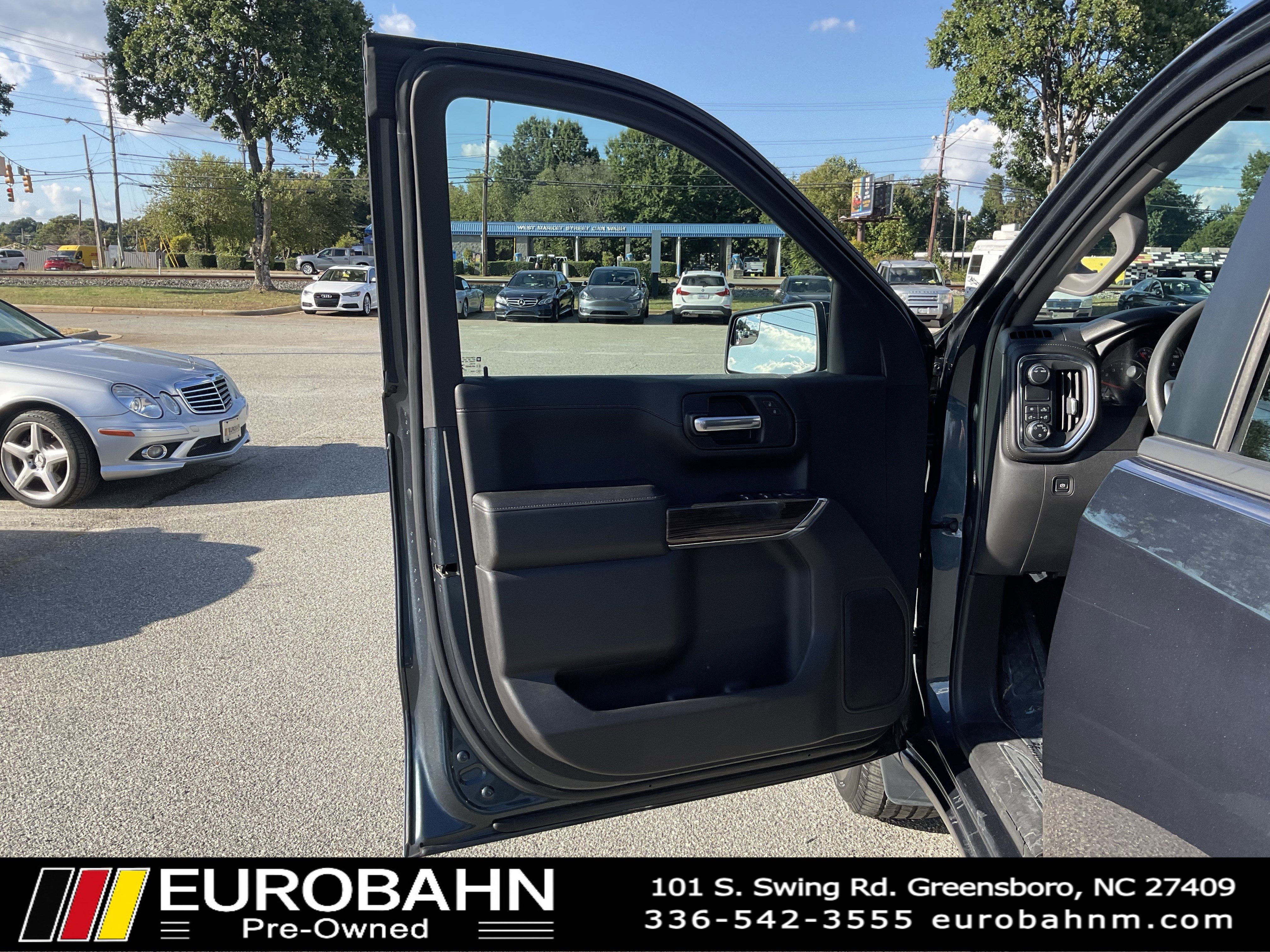 Used 2020 Chevrolet Silverado 1500 RST w/ RST Value Package image 9