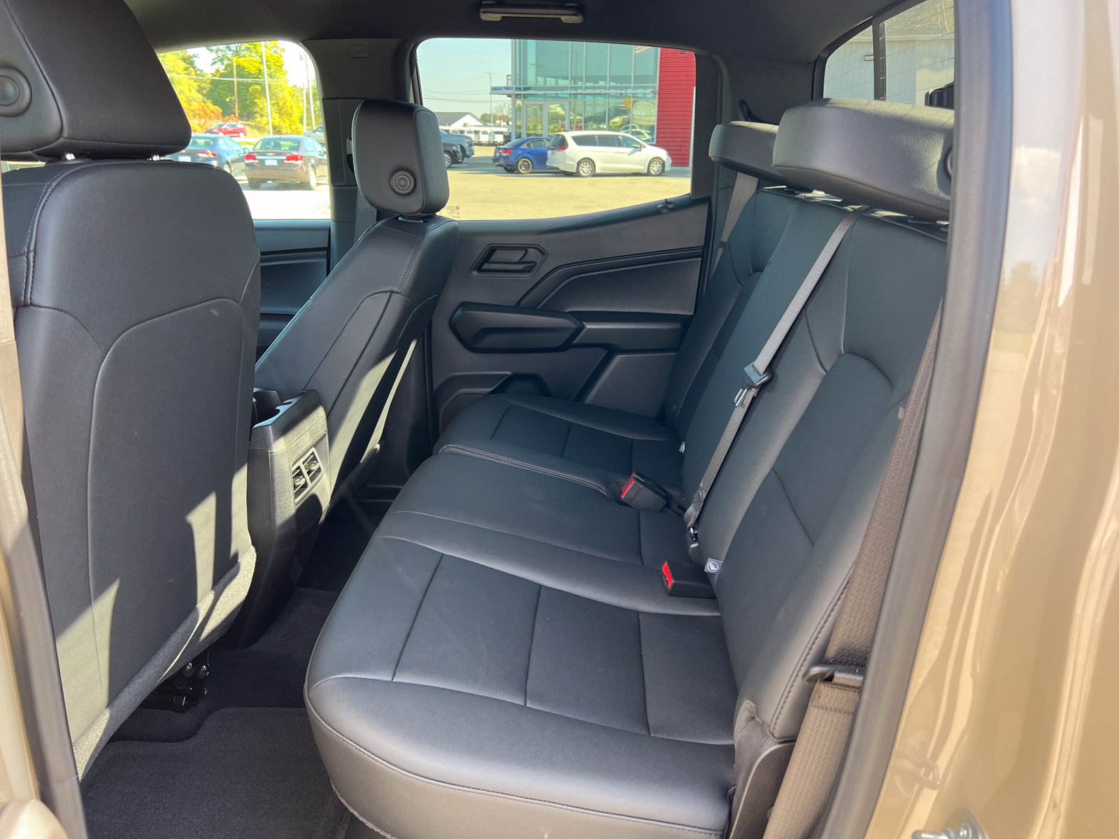 Used 2024 Chevrolet Colorado Trail Boss w/ Advanced Trailering Package AWD/4WD image 5