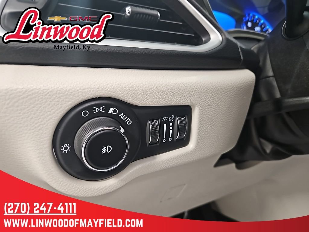 Used 2024 Chrysler Pacifica Touring-L FWD image 16