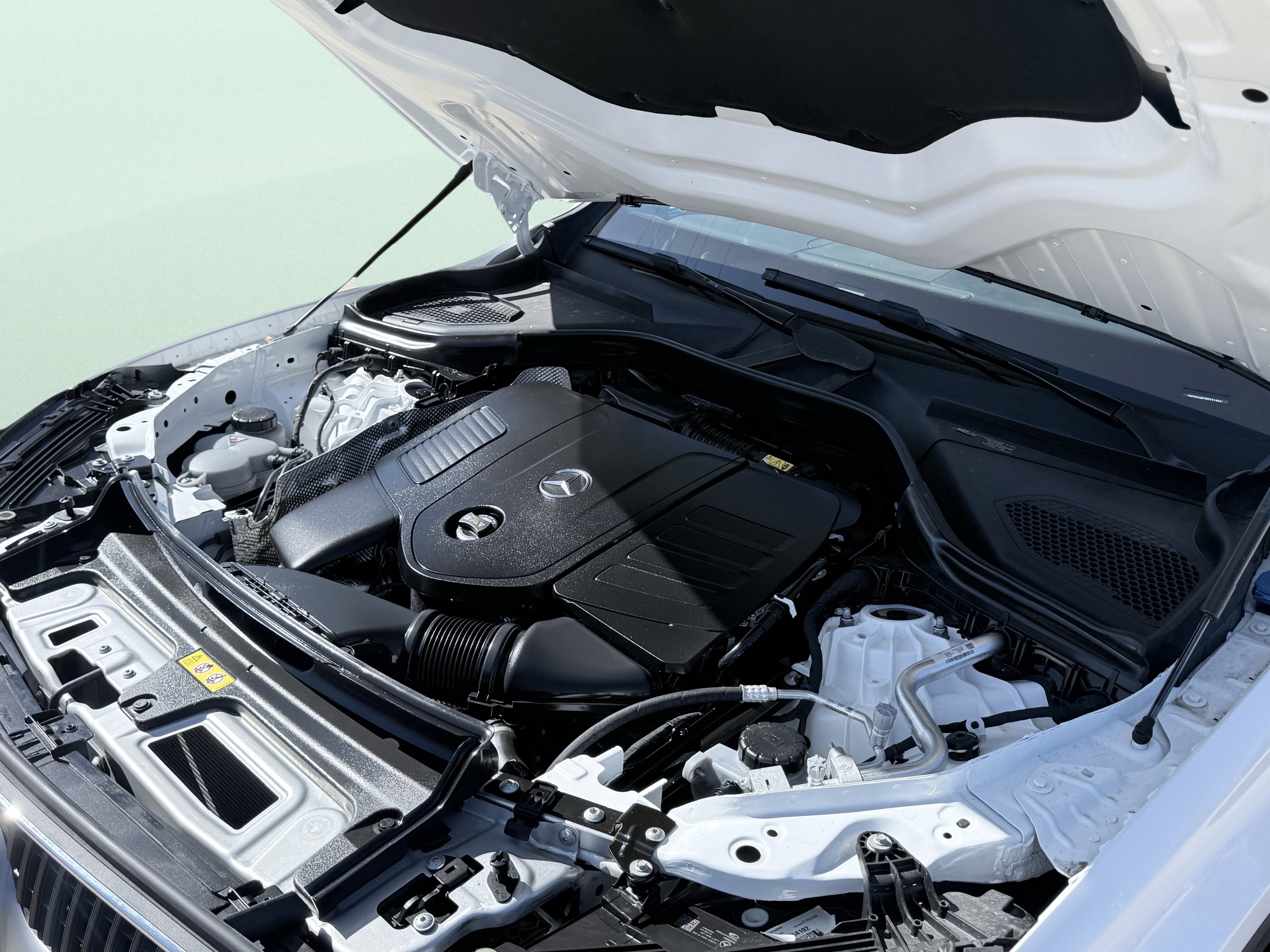 Used 2025 Mercedes-Benz GLC 300 4MATIC image 23