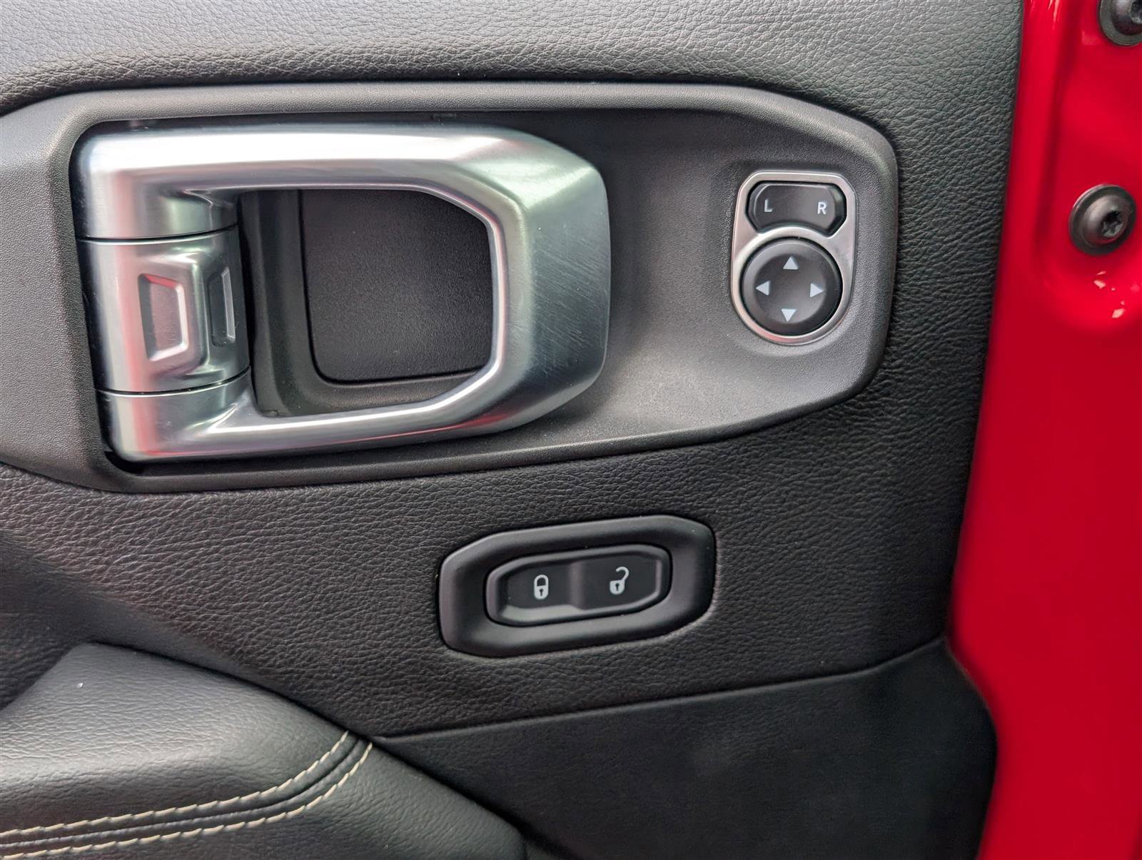 Used 2020 Jeep Gladiator Overland image 18