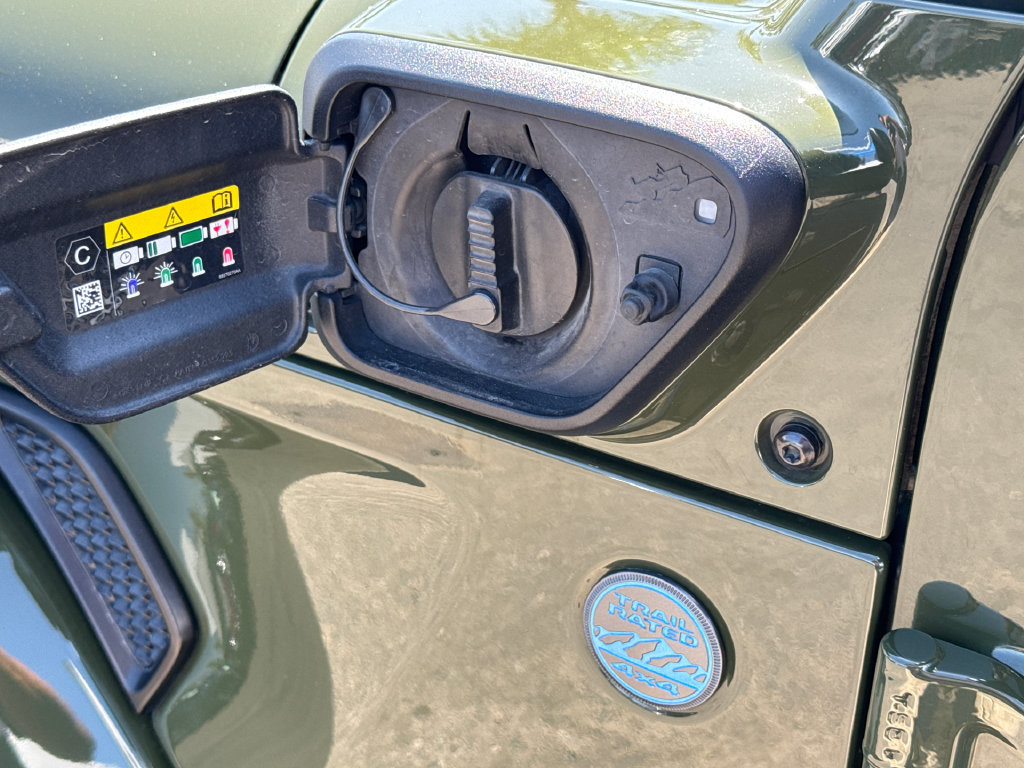 Certified 2024 Jeep Wrangler Unlimited w/ Convenience Group AWD/4WD image 10