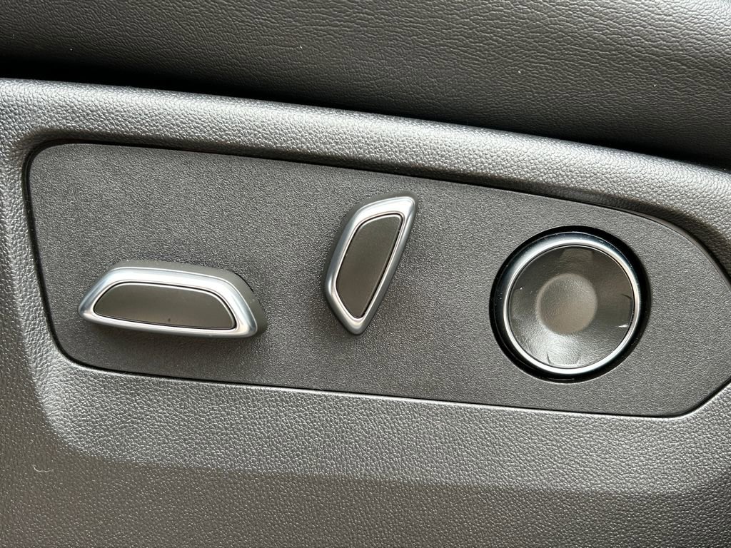 Used 2024 Cadillac Escalade Sport w/ LPO, ONYX Package image 16